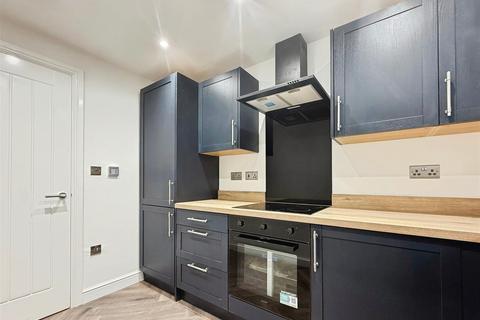 2 bedroom apartment to rent, Southport