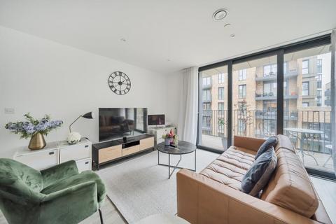 2 bedroom flat to rent, Fairfield Avenue, Staines TW18