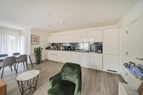 2 bedroom flat to rent, Fairfield Avenue, Staines TW18