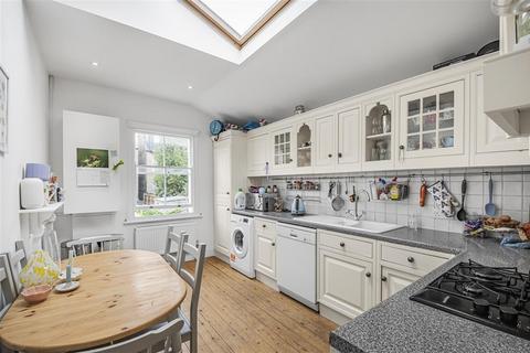 2 bedroom maisonette to rent, Santos Road, SW18