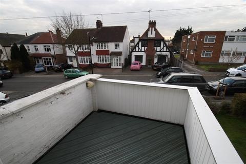 2 bedroom flat for sale, Crescent Road, Leigh-On-Sea