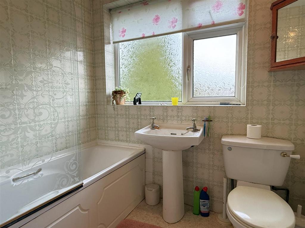 Bathroom.JPG