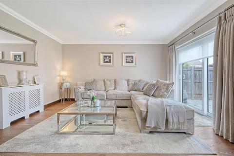 4 bedroom semi-detached house for sale, Elm Gardens, Mountnessing, Brentwood