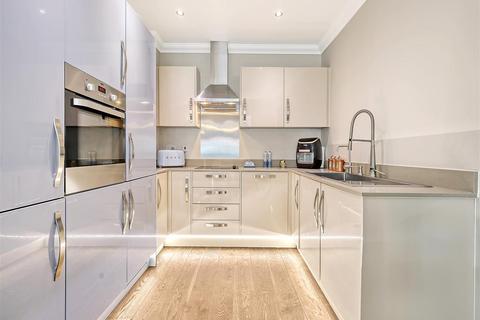 4 bedroom semi-detached house for sale, Elm Gardens, Mountnessing, Brentwood