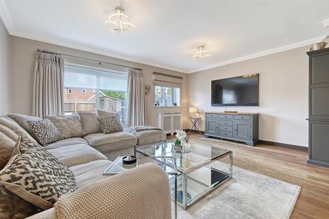 4 bedroom semi-detached house for sale, Elm Gardens, Mountnessing, Brentwood