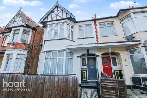 2 bedroom flat for sale, Ramuz Drive, Westcliff-On-Sea
