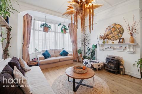 2 bedroom flat for sale, Ramuz Drive, Westcliff-On-Sea