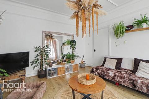 2 bedroom flat for sale, Ramuz Drive, Westcliff-On-Sea
