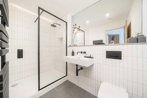 1 bedroom flat to rent, High Street, Brentford TW8