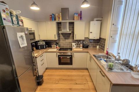undefined, Modern 3 Bed Furnished Flat, Bridge Street
