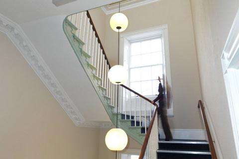 undefined, Modern 2 Bed Furnished Flat, Bridge Street