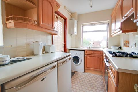 3 bedroom semi-detached house for sale, SHOLING! NO FORWARD CHAIN! POTENTIAL TO IMPROVE!