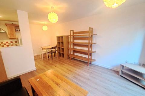 undefined, 2 bed apartment with balcony & parking in the Ropewalks