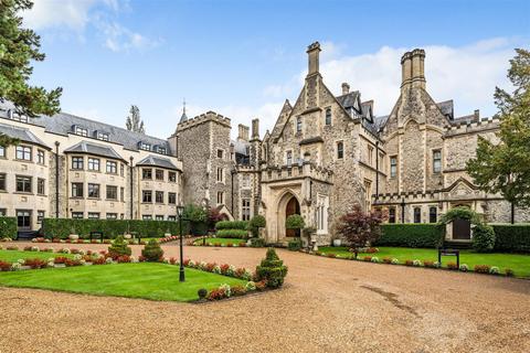 2 bedroom flat for sale, Wood Lane, Stanmore HA7