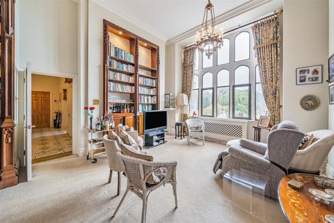 2 bedroom flat for sale, Wood Lane, Stanmore HA7