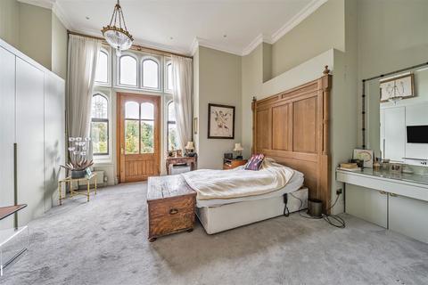 2 bedroom flat for sale, Wood Lane, Stanmore HA7