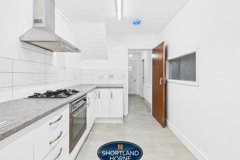 3 bedroom end of terrace house to rent, Beake Avenue, Coventry CV6