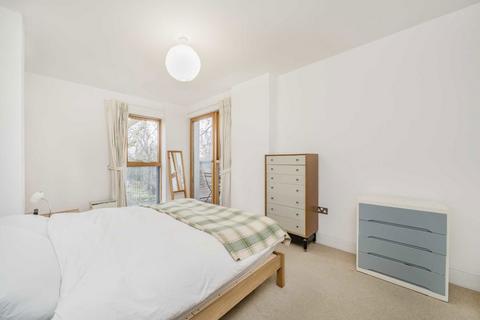 undefined, Lea Bridge Road, London E5