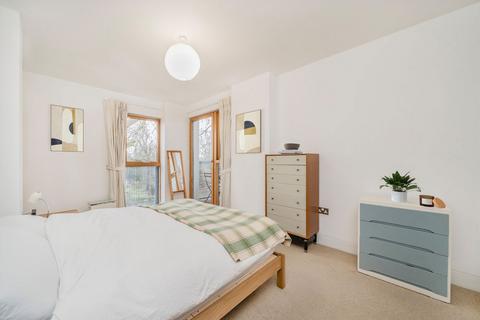 2 bedroom flat for sale, Lea Bridge Road, London E5