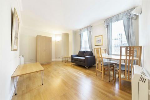 Lanark Square, London E14