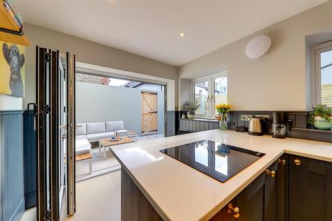 4 bedroom terraced house for sale, Gratwicke Road, Worthing BN11