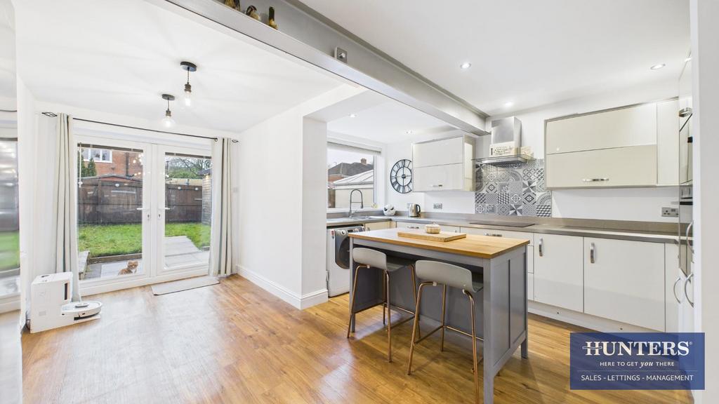 Kitchen/Living Area