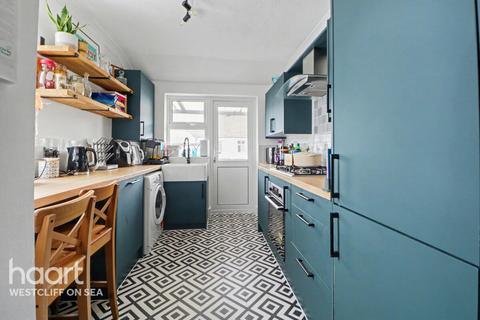 2 bedroom flat for sale, Cotswold Road, Westcliff-On-Sea