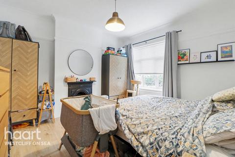 2 bedroom flat for sale, Cotswold Road, Westcliff-On-Sea