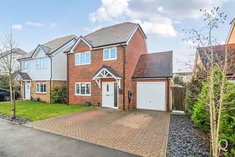 3 bedroom detached house for sale - Haffenden Avenue, Sittingbourne, Kent, ME10