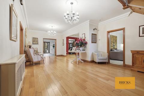 undefined, Tomswood Road, Chigwell IG7
