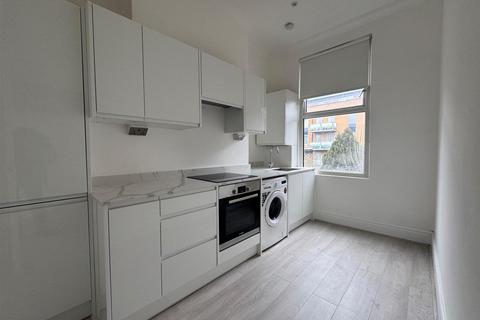 2 bedroom flat to rent, Bryantwood Road, London