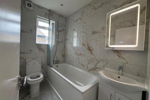 2 bedroom flat to rent, Bryantwood Road, London