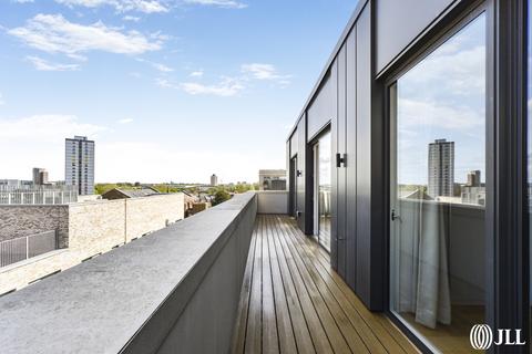 3 bedroom flat to rent, Cloud Street Sugar House Island E15