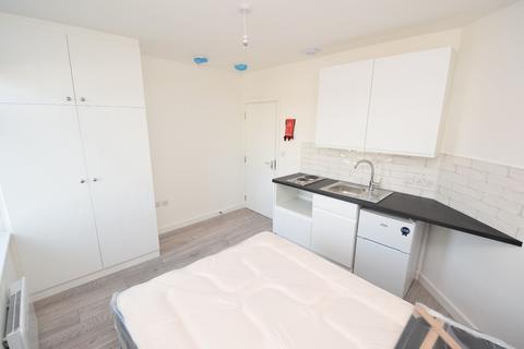 1 bedroom property to rent, 30 a Bushey Hall Road, Bushey WD23