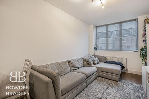 1 bedroom flat for sale, Maybank Road, London, E18