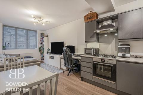 1 bedroom flat for sale, Maybank Road, London, E18