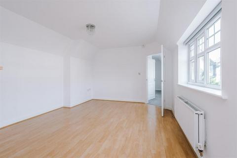 2 bedroom flat to rent, Moorside Road, Swinton, Manchester