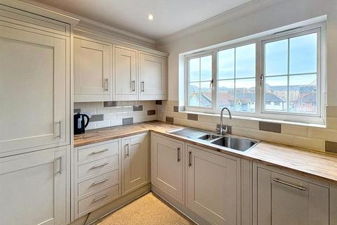 2 bedroom flat for sale, Golden Gate Way, Eastbourne
