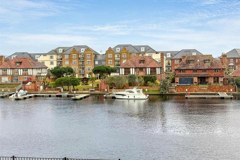 2 bedroom flat for sale, Golden Gate Way, Eastbourne