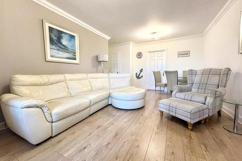 2 bedroom flat for sale, Golden Gate Way, Eastbourne