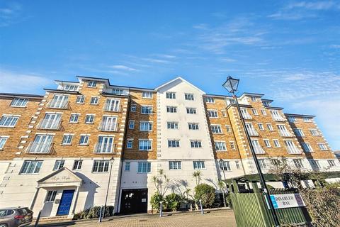 2 bedroom flat for sale, Golden Gate Way, Eastbourne