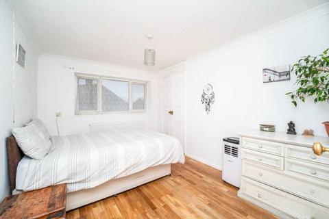 undefined, East Avenue, Hayes, UB3 2JX