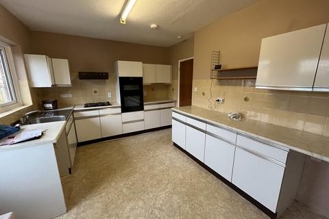 3 bedroom detached house for sale, 41 Lon Rhys, Llandeilo, Carmarthenshire.
