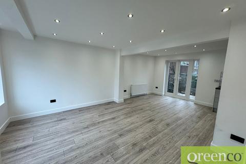 3 bedroom semi-detached house to rent, Wilmur Avenue, Salford M7
