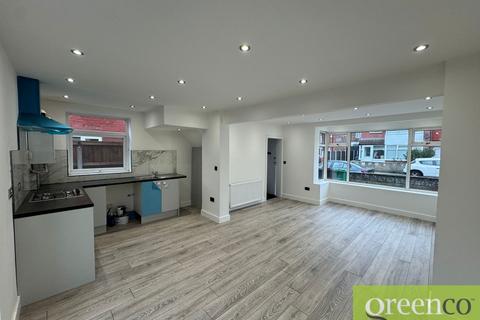 3 bedroom semi-detached house to rent, Wilmur Avenue, Salford M7