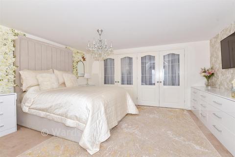 5 bedroom detached house for sale, Pennine Way, Maidstone ME15