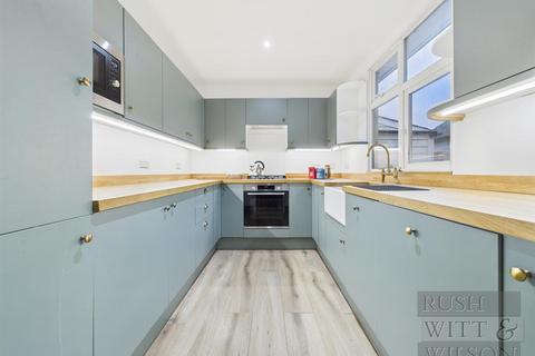 3 bedroom detached house for sale, North Trade Road, Battle
