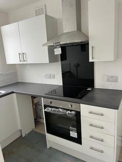 2 bedroom flat to rent, Station Street, Nottingham NG17