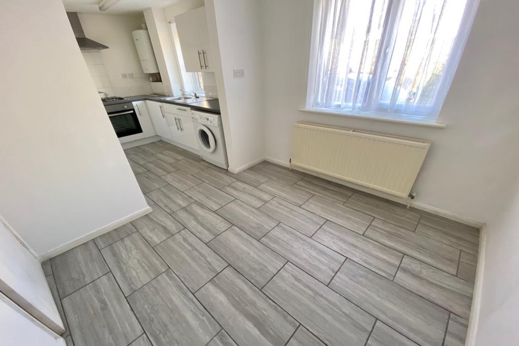 Kitchen / Dining Roo