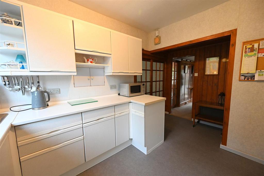 Kitchen2.JPG